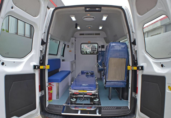 東風(fēng)御風(fēng)短軸救護(hù)車